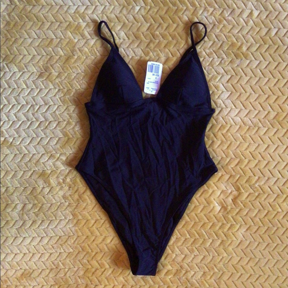 🆕Forever21 black one piece swimsuit